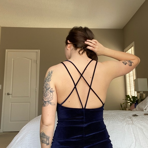 2/20 blue velvet bodycon dress - Picture 2 of 6